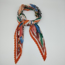 Women's Ruffled Square With Red Edge