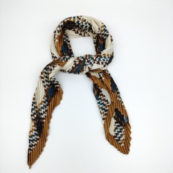 Women's Pleated Square With Brown Edge