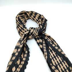 Women's Ruffled Square With Brown Accents
